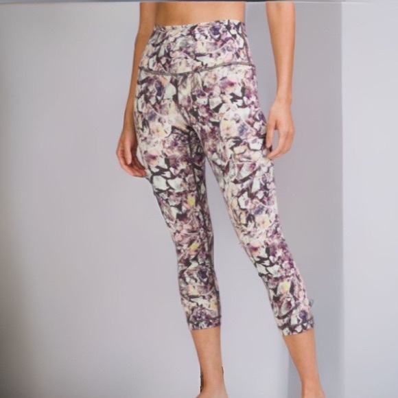 lululemon athletica Pants - NWT Lululemon Wunder Under High Rise Crop Leggings in Terazzo Glaze Multi Sz 10